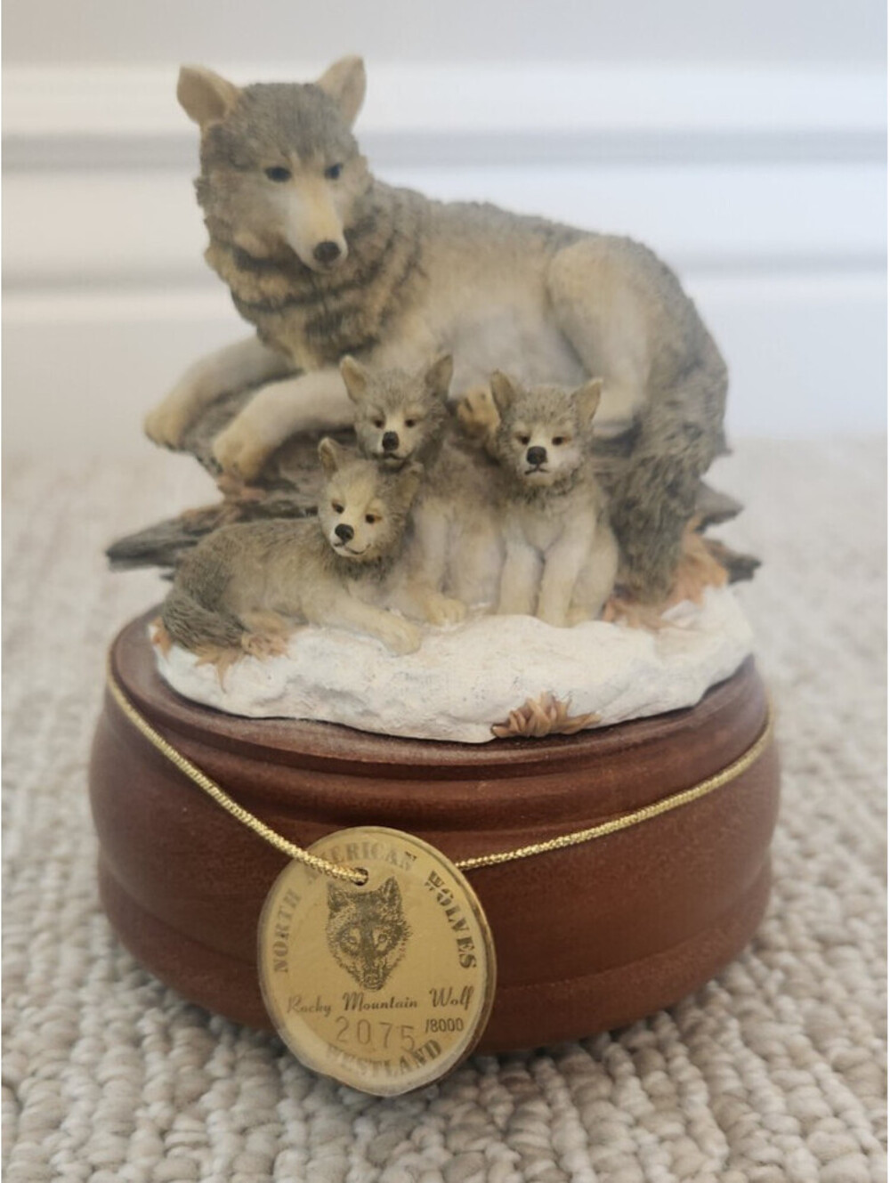 Westland Giftware Music Box North American Wolves Pups "Big Bad Wolf" Vintage